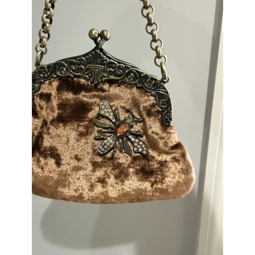 Guess Handbag Evening Bag Clutch Kisslock Metal Chain Velvet Purple Bee Jeweled‎